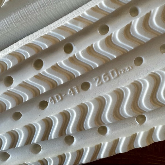 1 set of 2 pairs molded pool slides 1 blue & 1 white 9 - Picture 6 of 8